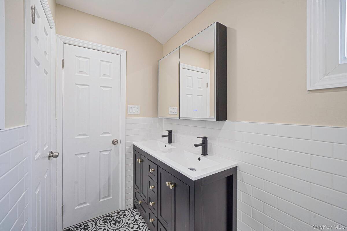 #21 photo, 1 Yardley Lane, Саффолк ‖ Nesconset , NY 11767