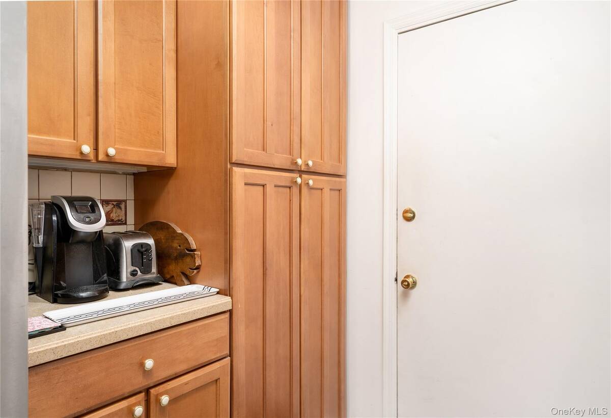 #12 photo, 6 Georgian Court, Coram , NY 11727