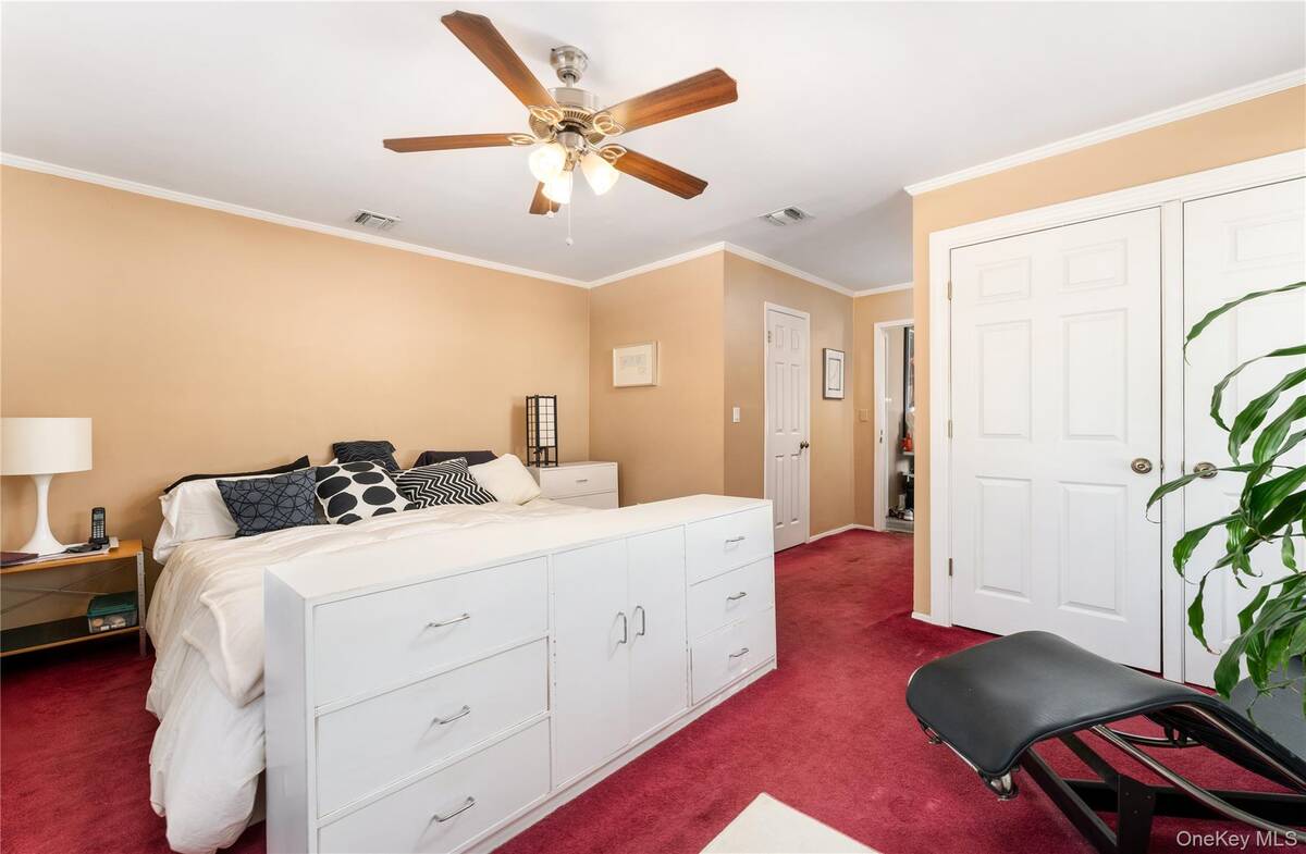 #14 photo, 6 Georgian Court, Coram , NY 11727