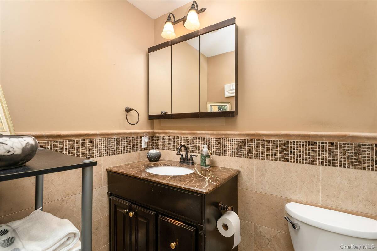 #16 photo, 6 Georgian Court, Coram , NY 11727