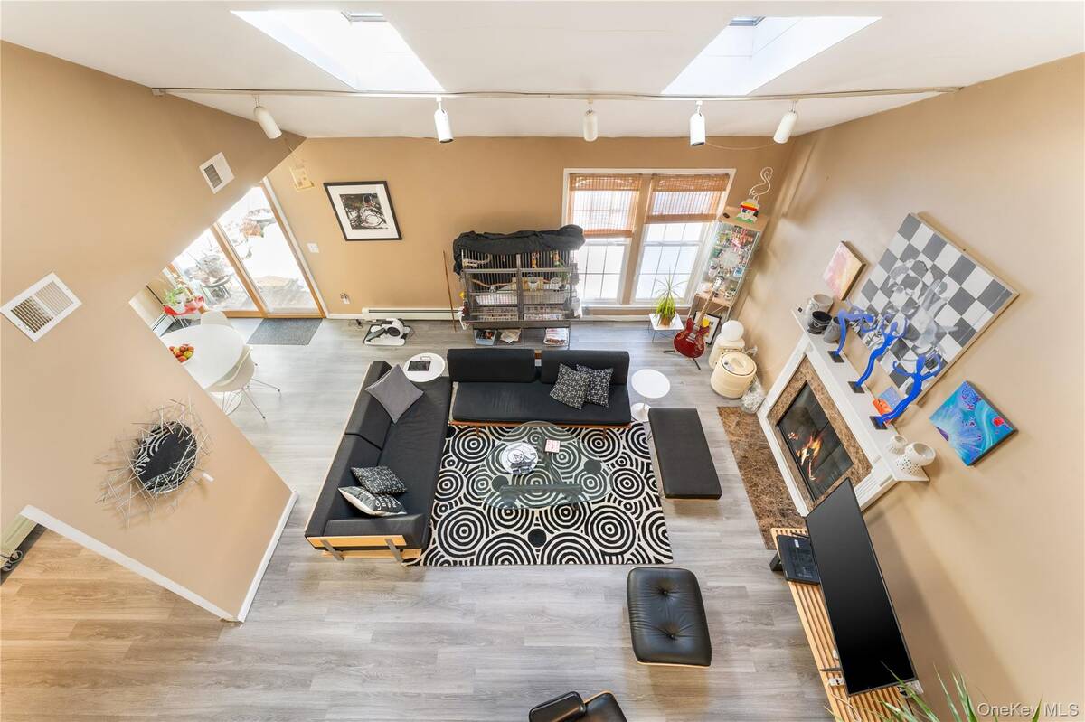 #21 photo, 6 Georgian Court, Coram , NY 11727