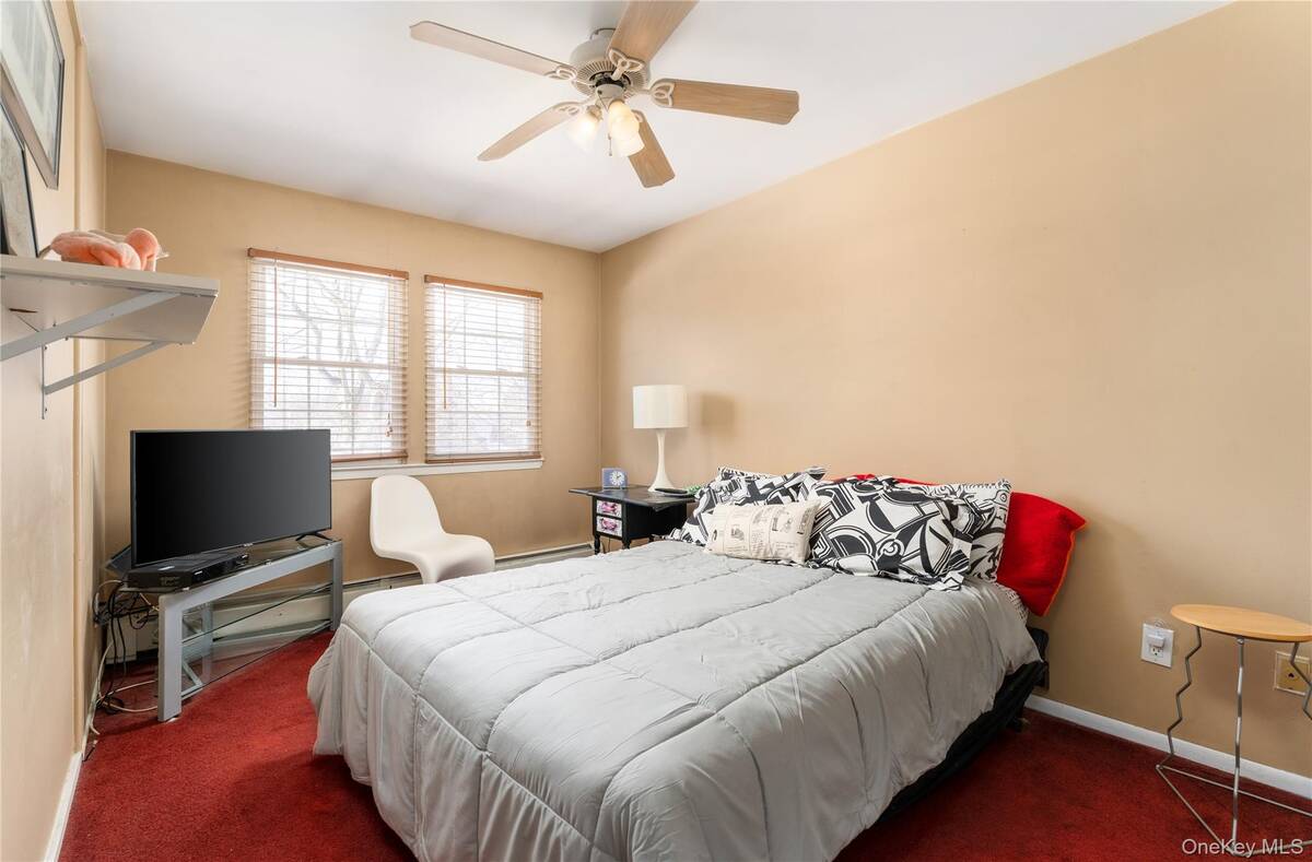 #23 photo, 6 Georgian Court, Coram , NY 11727