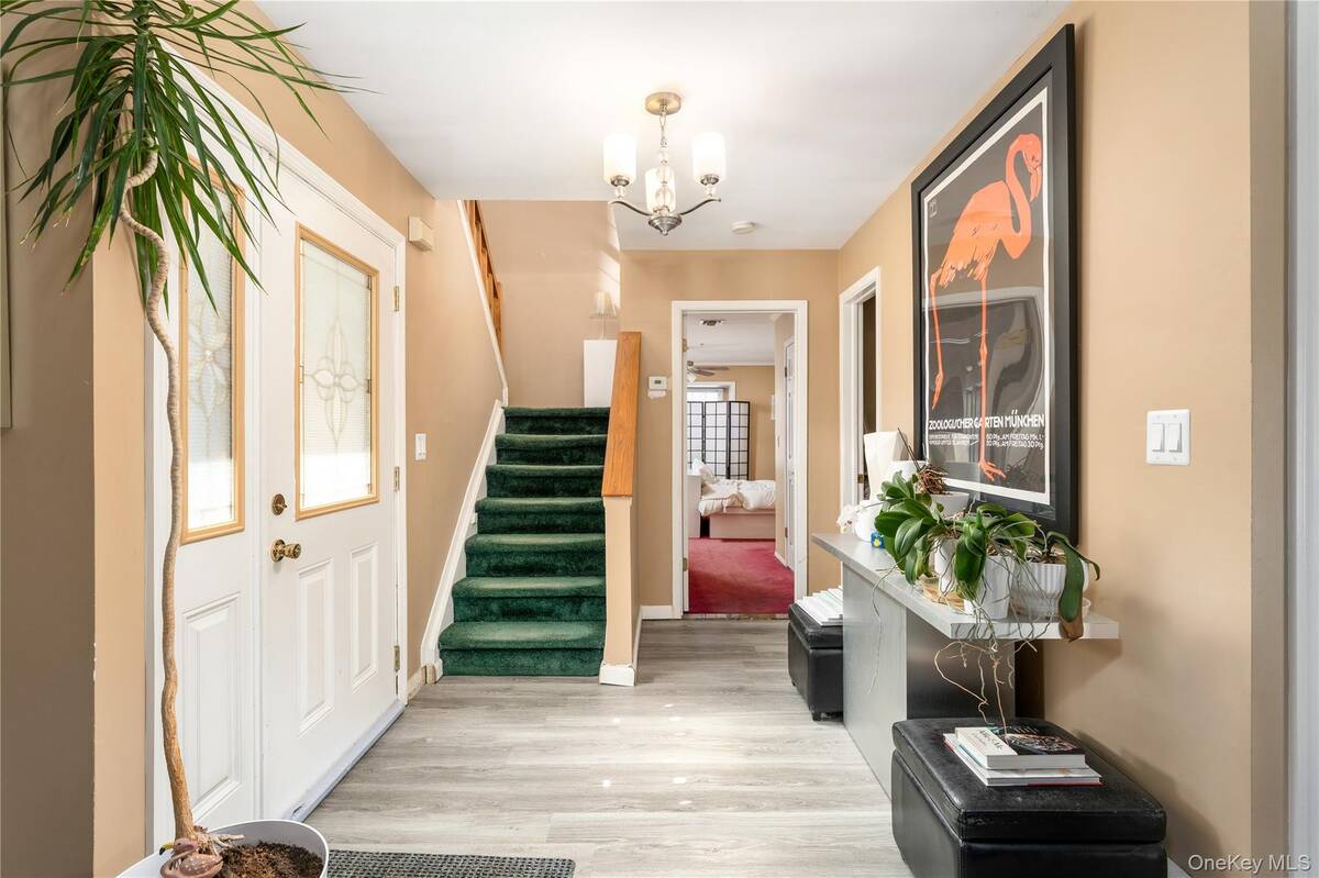 #3 photo, 6 Georgian Court, Coram , NY 11727