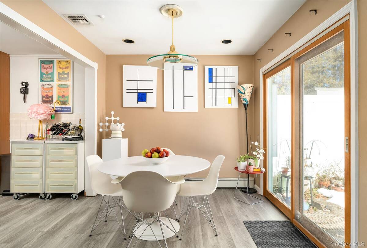 #7 photo, 6 Georgian Court, Coram , NY 11727