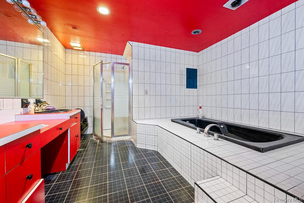 #11 photo, 11 Valley View Road, Great Neck , NY 11021