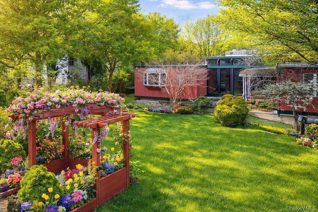 #15 photo, 11 Valley View Road, Great Neck , NY 11021