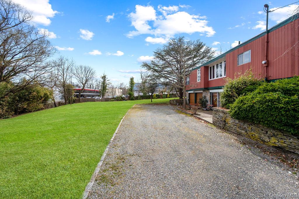 #2 photo, 11 Valley View Road, Great Neck , NY 11021