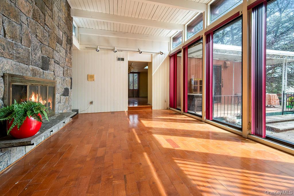 #3 photo, 11 Valley View Road, Great Neck , NY 11021