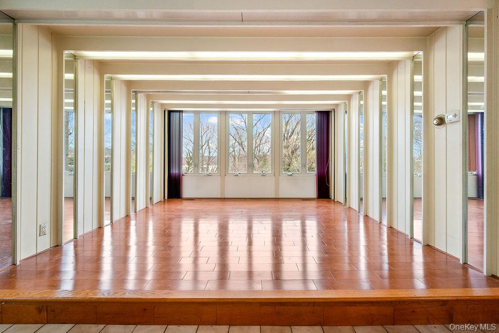 #6 photo, 11 Valley View Road, Great Neck , NY 11021