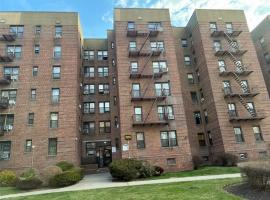 2555 Batchelder Street #6B 房源照片 1