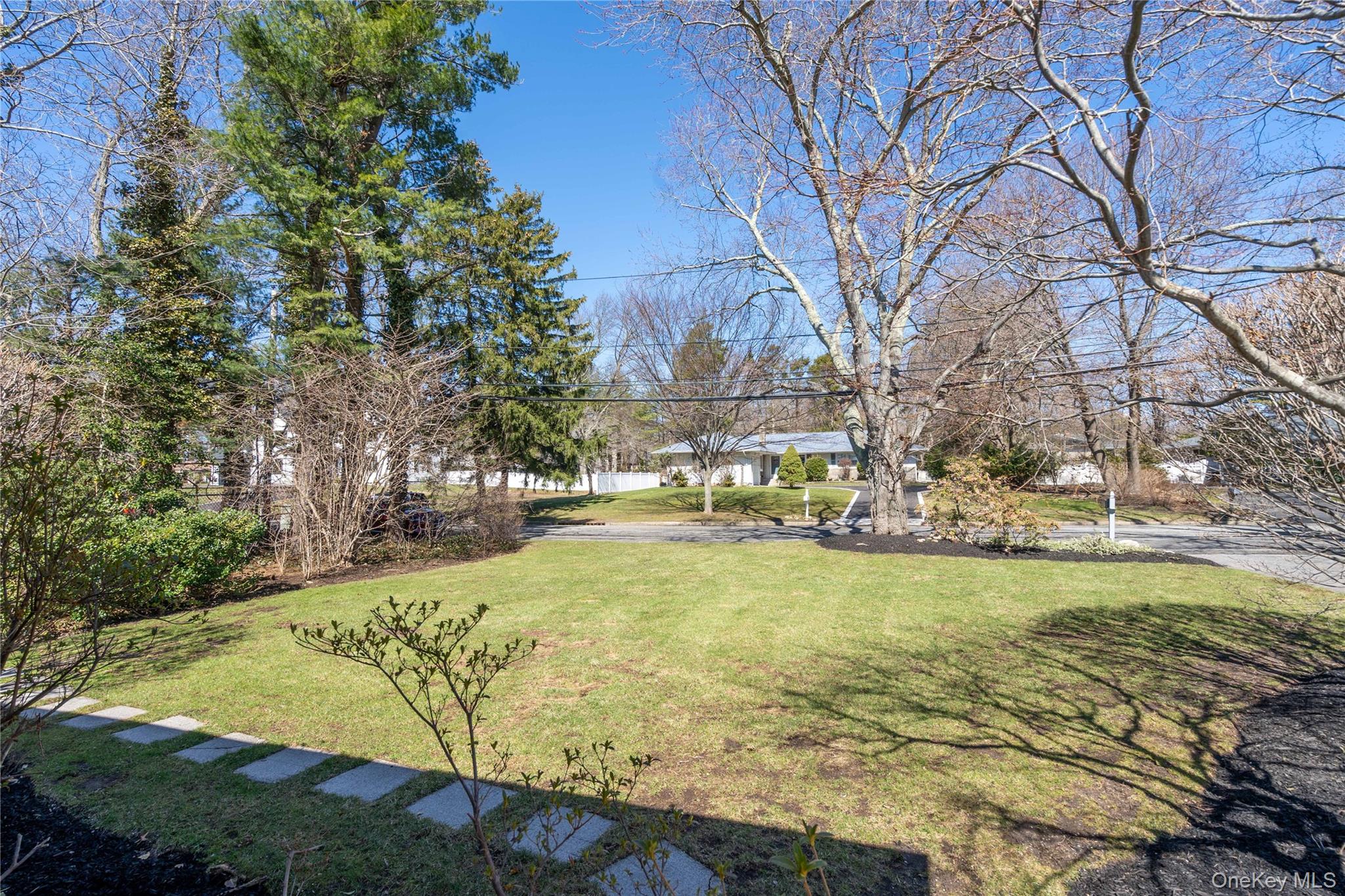 #4 photo, 6 Edcris Lane, Саффолк ‖ Huntington , NY 11743