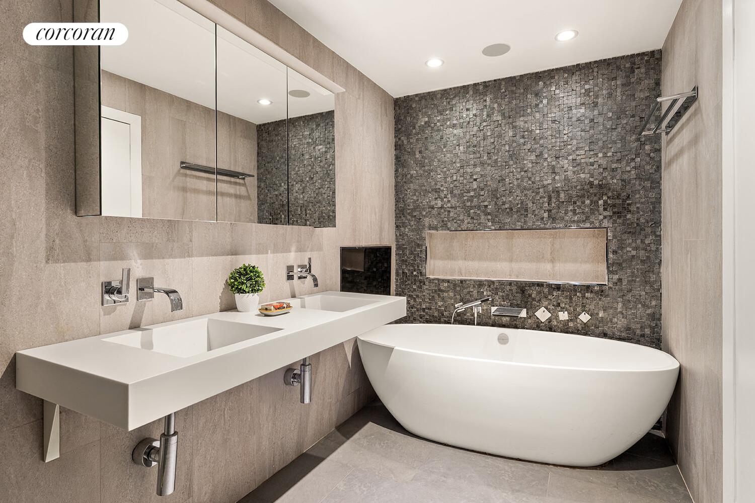 #14 photo, 125 E 12TH Street, East Village , NY 10003