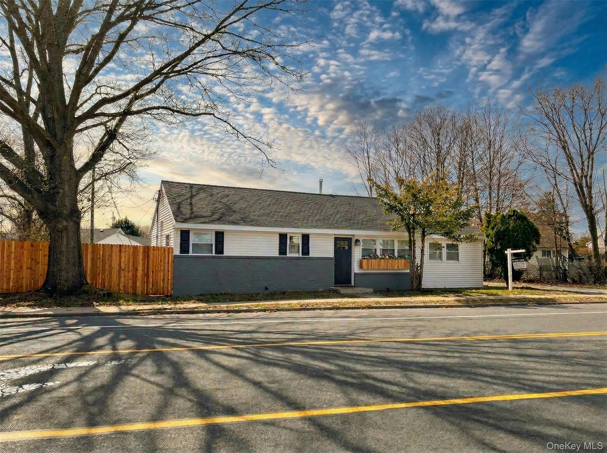 #1 photo, 3323 Great Neck Road, Amityville , NY 11701