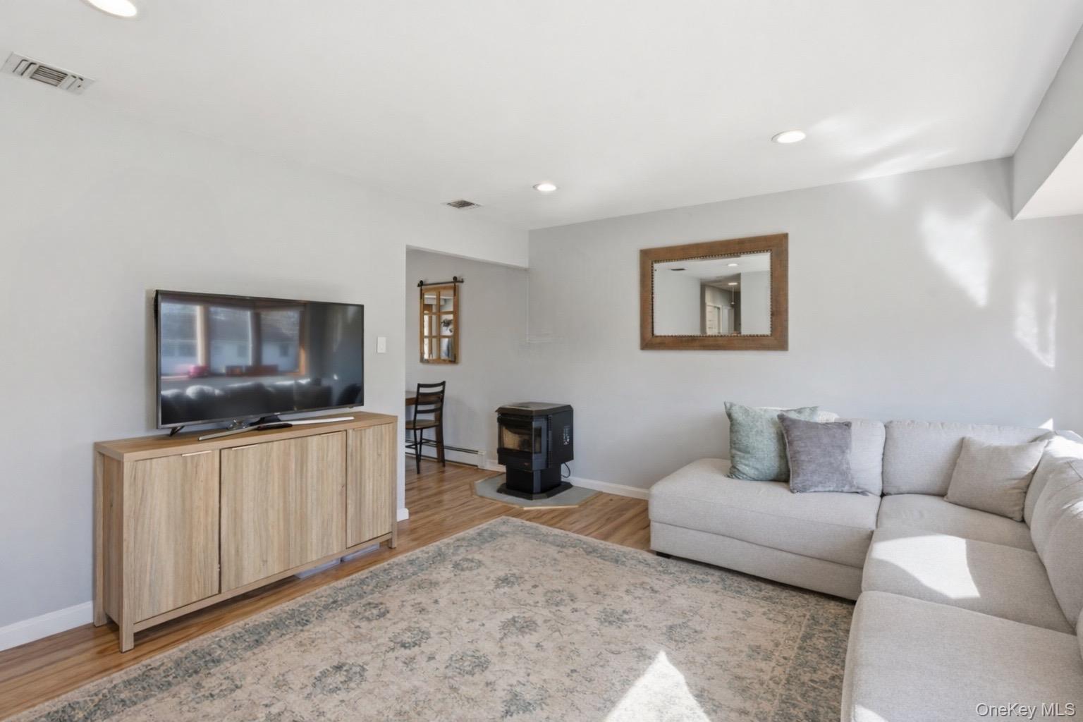 #2 photo, 9 Fox Lane, Саффолк ‖ Shoreham , NY 11786