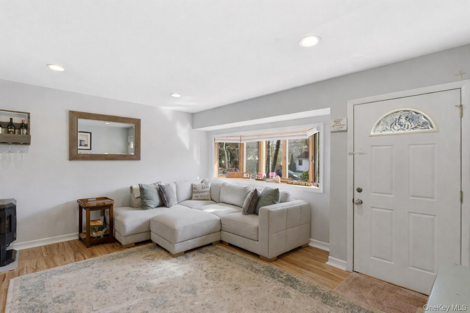 #3 photo, 9 Fox Lane, Саффолк ‖ Shoreham , NY 11786