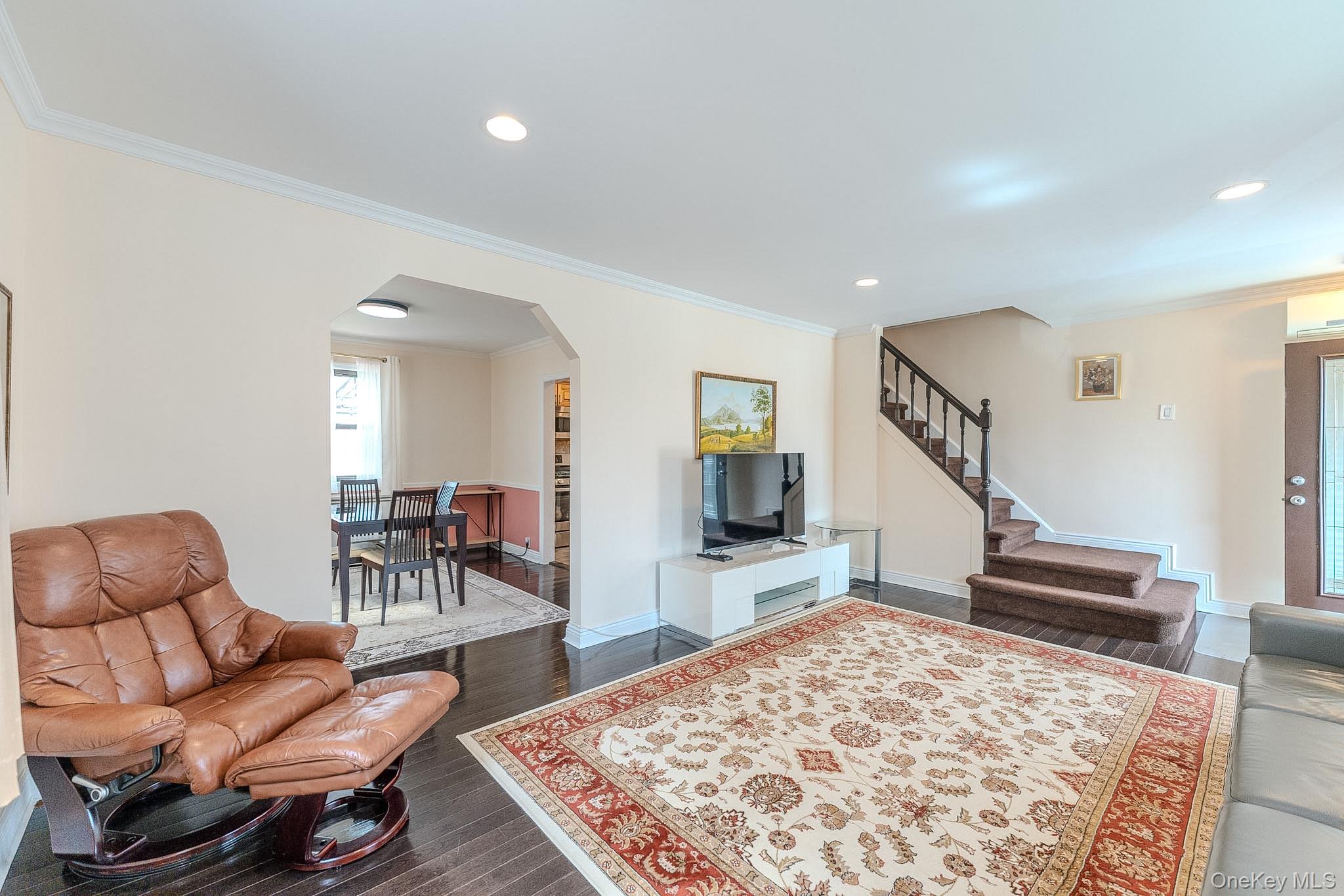 #2 photo, 69-14 179th Street, Fresh Meadows , NY 11365