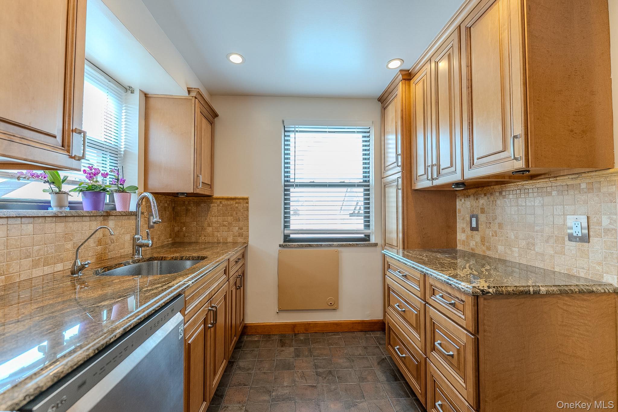 #6 photo, 69-14 179th Street, Fresh Meadows , NY 11365