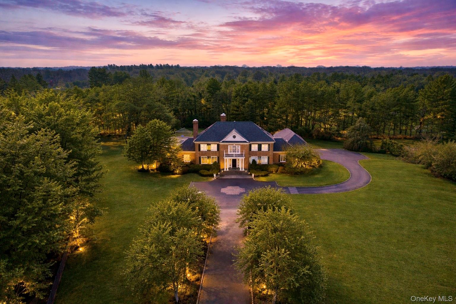 #1 photo, 10 Colonial Drive, ナッソー郡 Upper Brookville , NY 11545