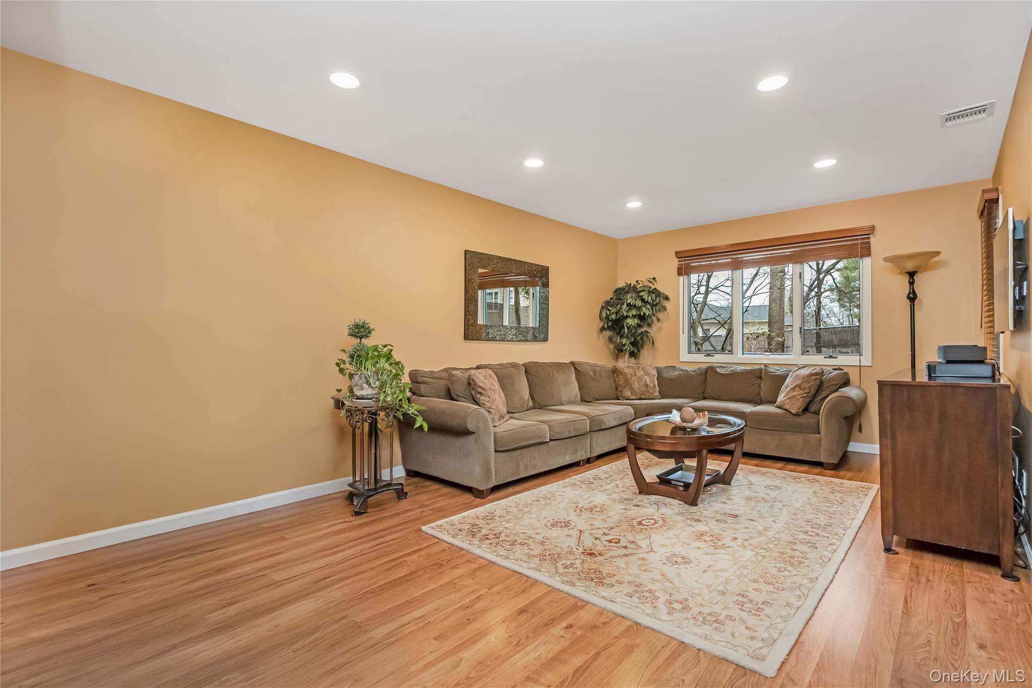 #14 photo, 17 Jeremy Circle, Саффолк ‖ Nesconset , NY 11767