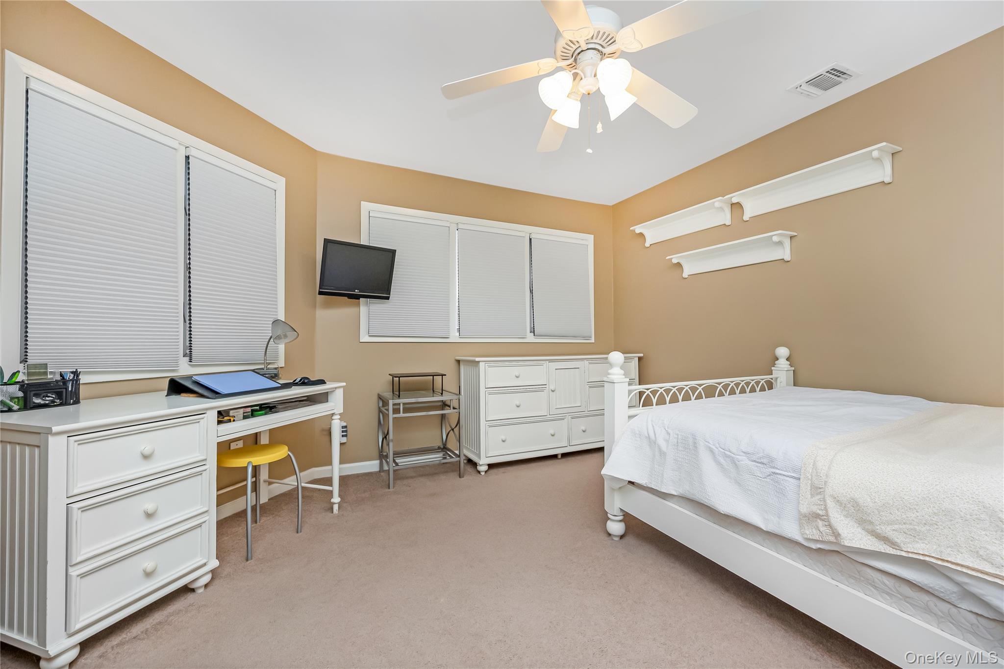 #18 photo, 17 Jeremy Circle, Саффолк ‖ Nesconset , NY 11767