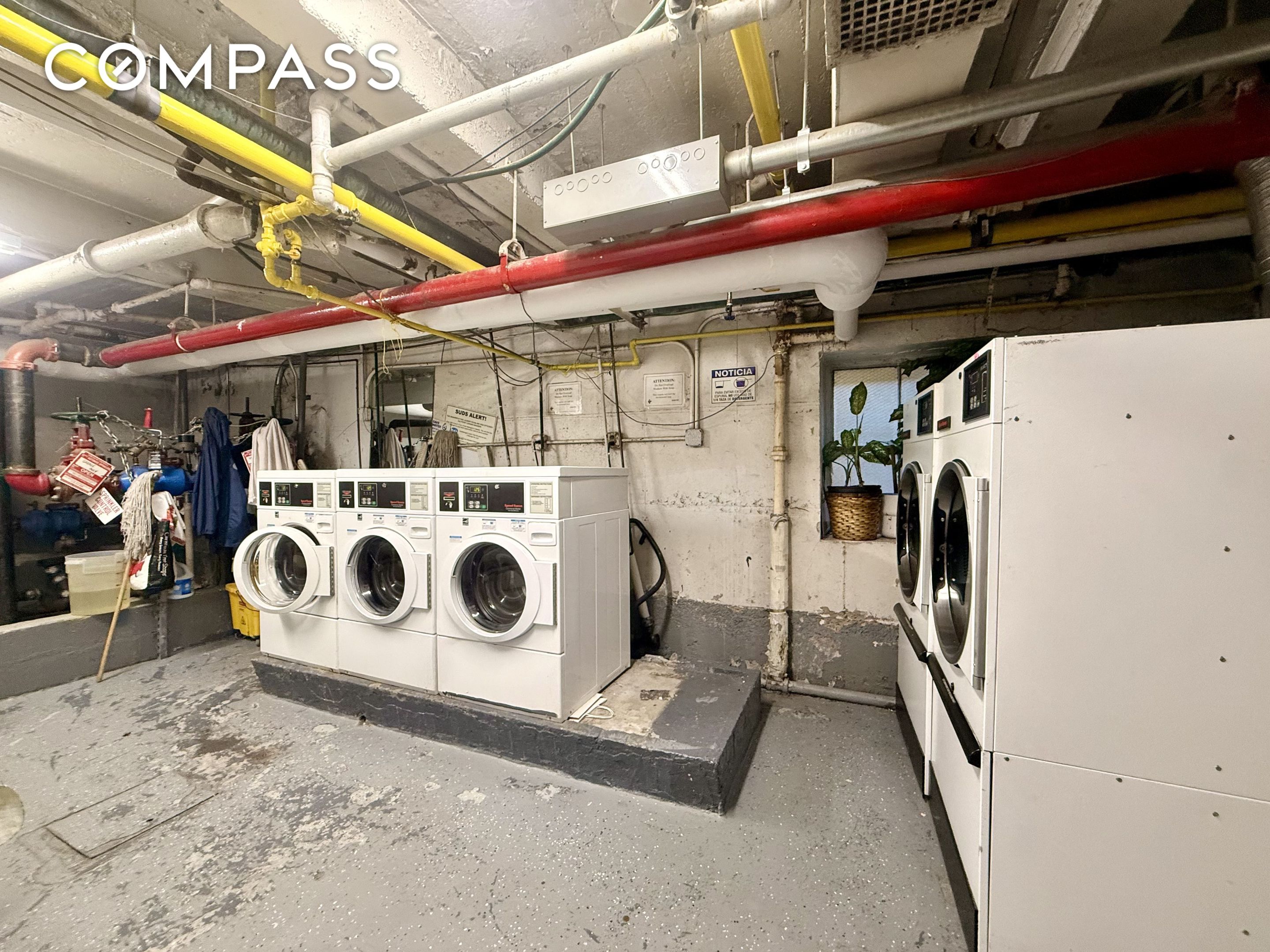 #9 photo, 9205 Ridge Boulevard, ブルックリン区 Bay Ridge , NY 11209