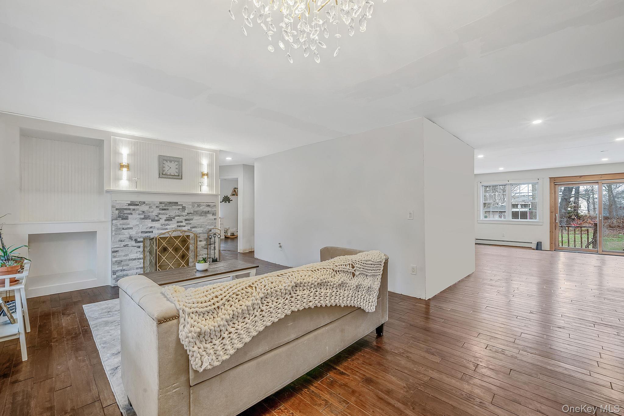 #10 photo, 273 N Country Road, Саффолк ‖ Miller Place , NY 11764