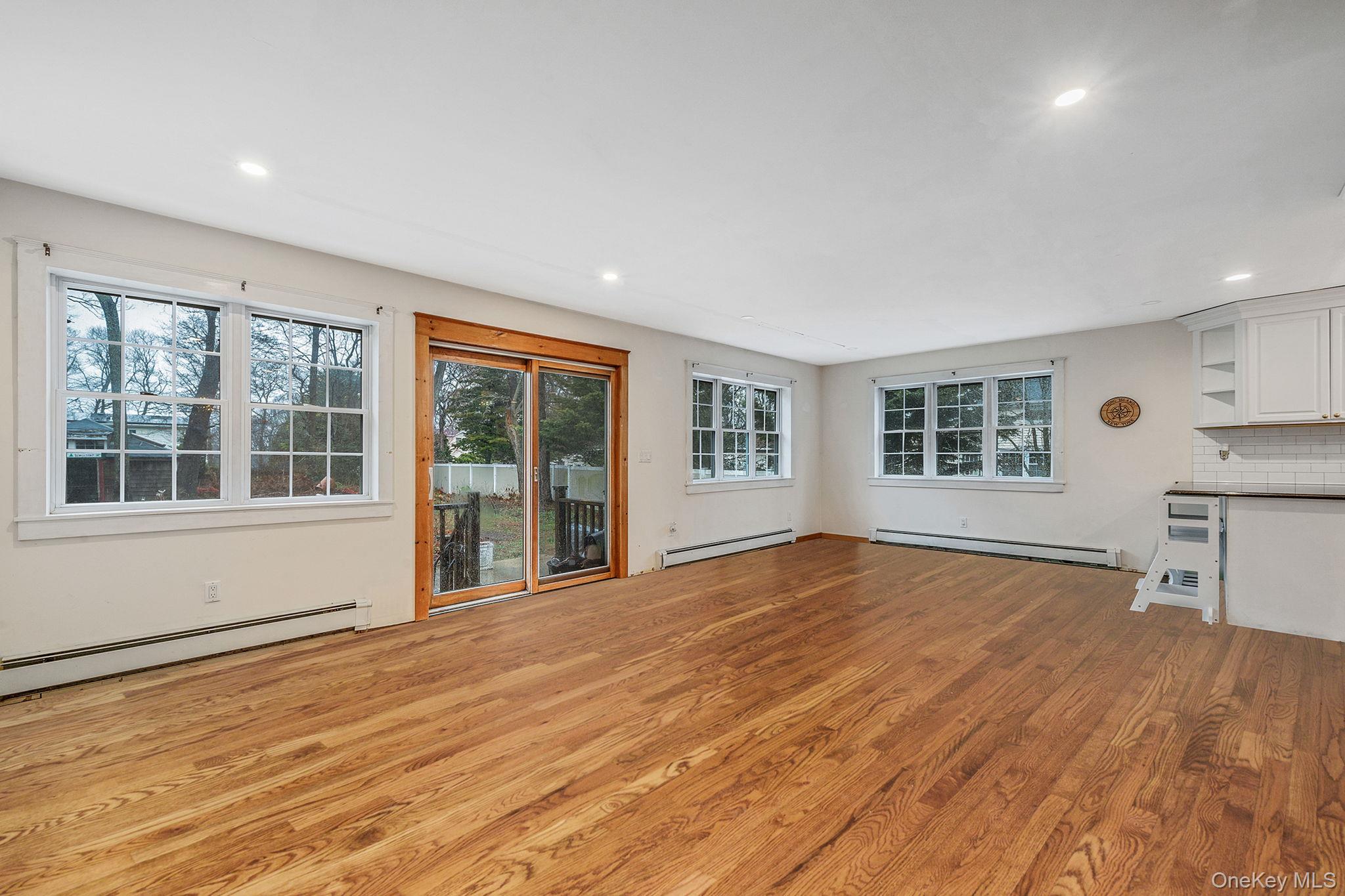 #13 photo, 273 N Country Road, Саффолк ‖ Miller Place , NY 11764