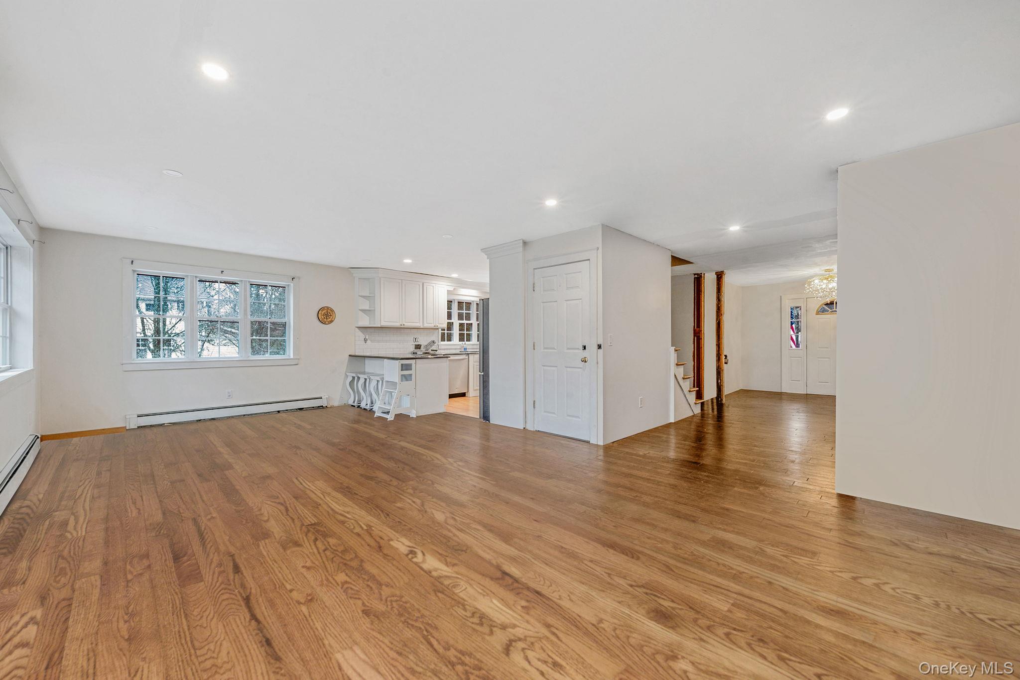 #14 photo, 273 N Country Road, Саффолк ‖ Miller Place , NY 11764