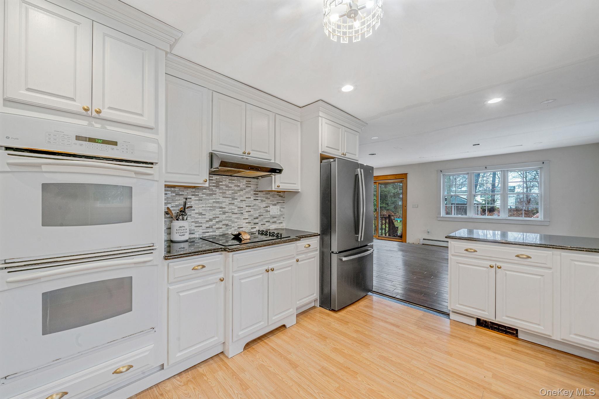 #17 photo, 273 N Country Road, Саффолк ‖ Miller Place , NY 11764