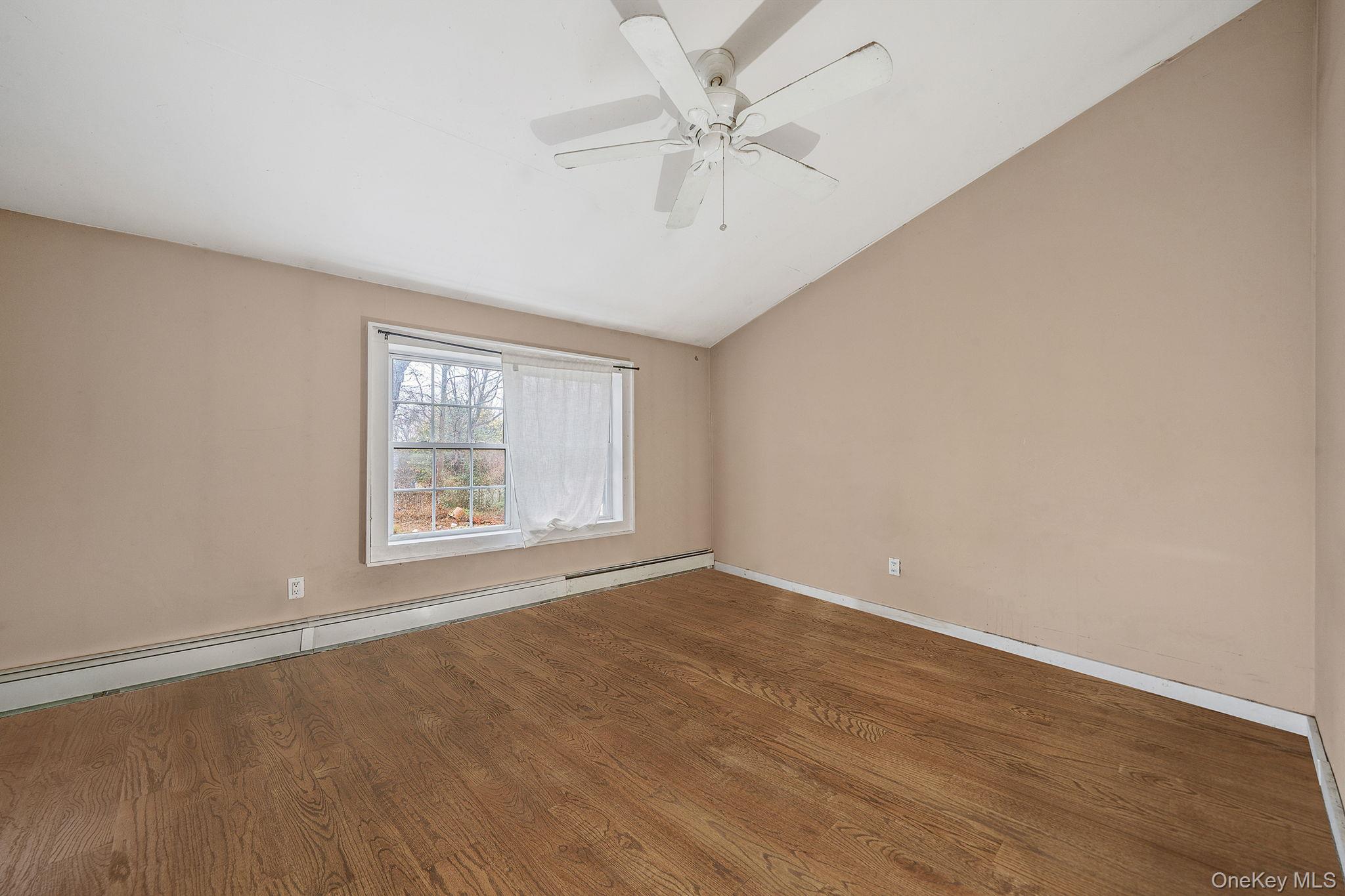 #20 photo, 273 N Country Road, Саффолк ‖ Miller Place , NY 11764