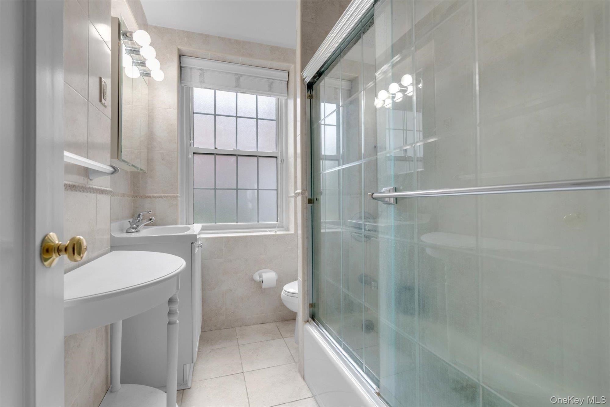 #15 photo, 90 Knightsbridge Road, ナッソー郡 Great Neck , NY 11021