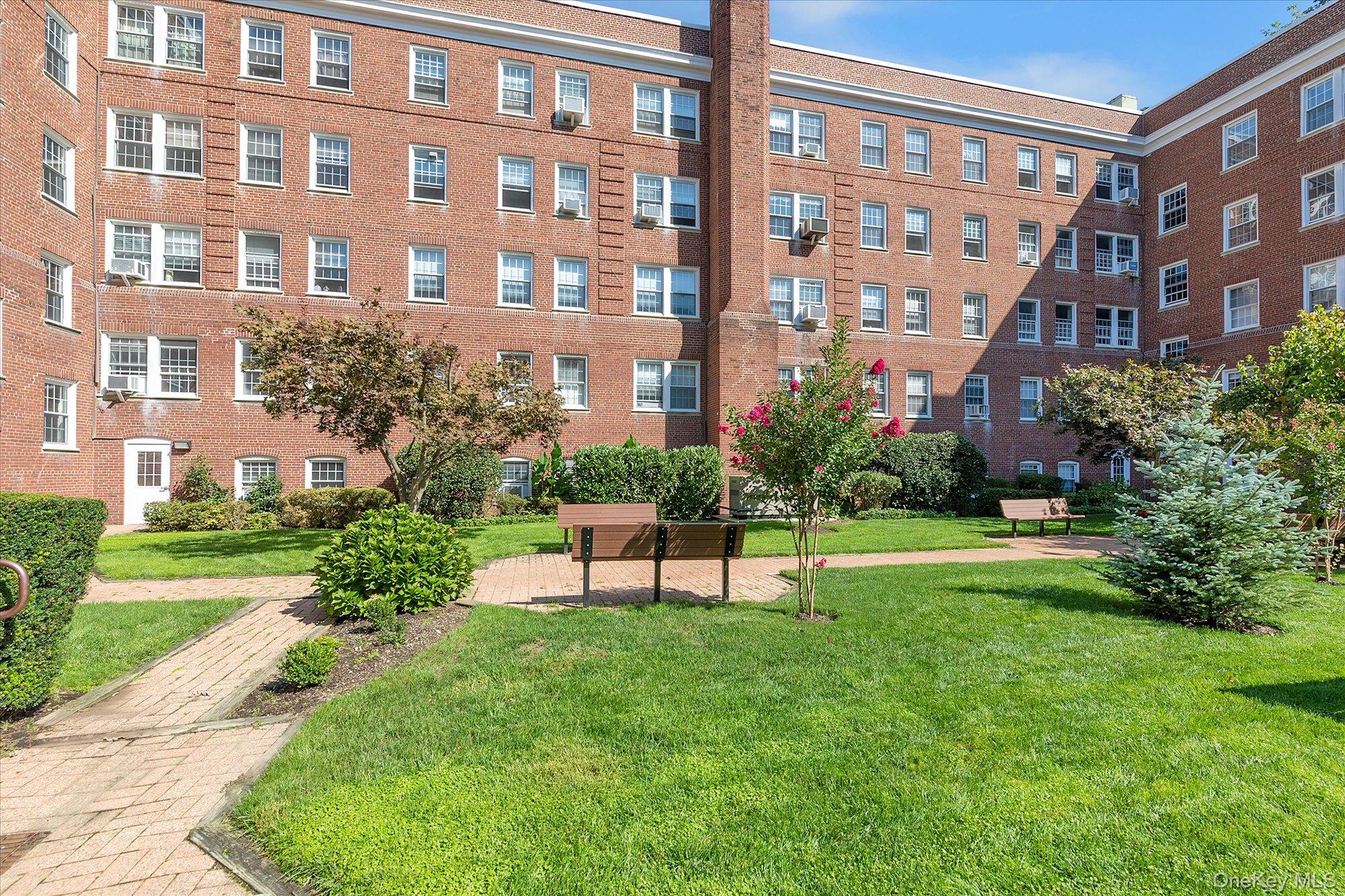 #19 photo, 90 Knightsbridge Road, ナッソー郡 Great Neck , NY 11021