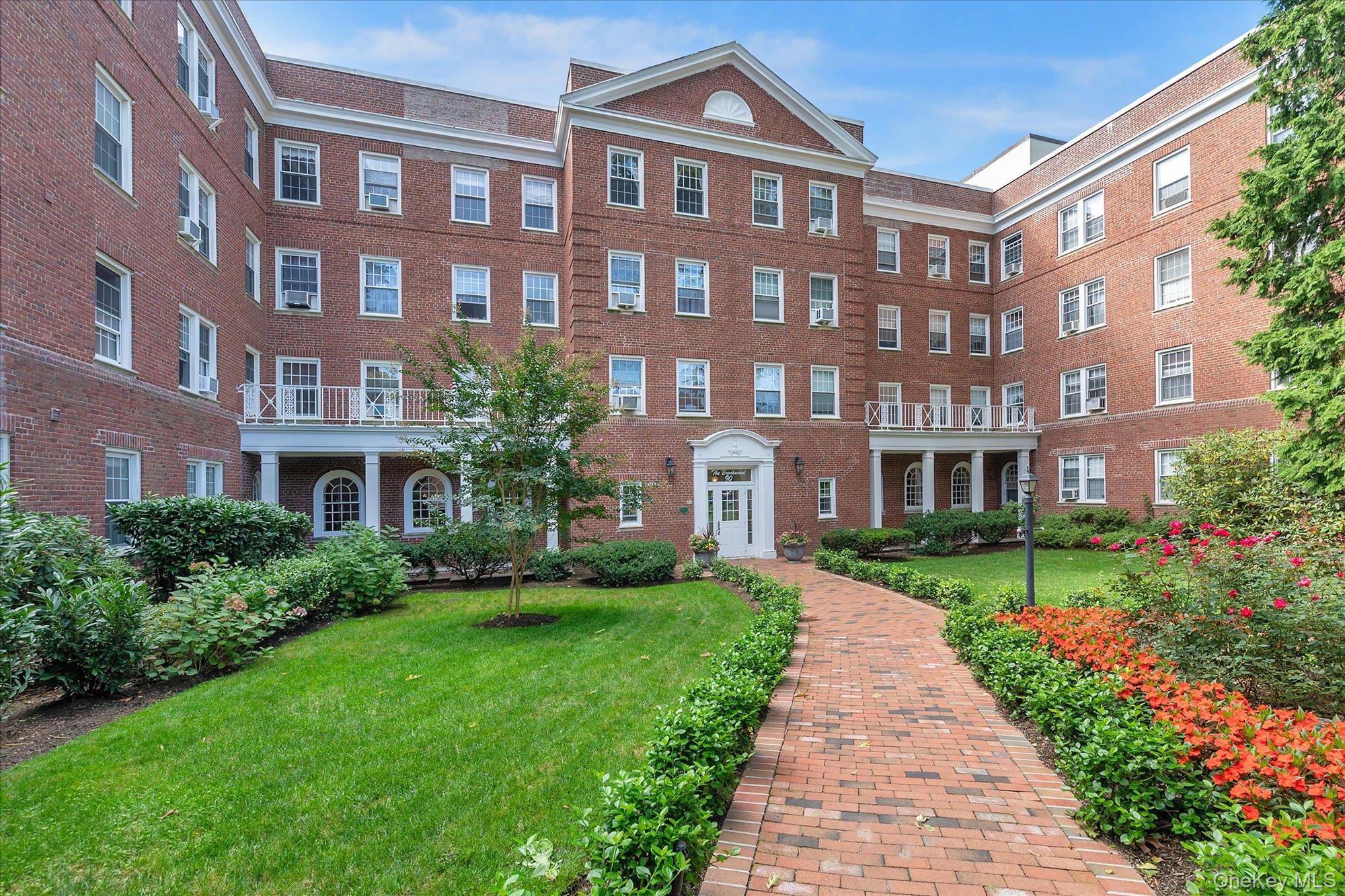 #2 photo, 90 Knightsbridge Road, ナッソー郡 Great Neck , NY 11021