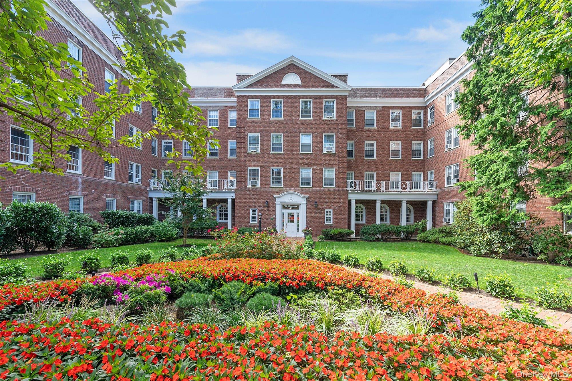 #3 photo, 90 Knightsbridge Road, ナッソー郡 Great Neck , NY 11021