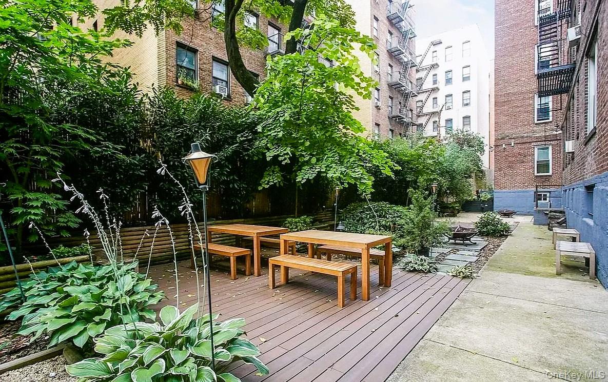 #17 photo, 42-22 Ketcham, クイーンズ区 Elmhurst , NY 11372