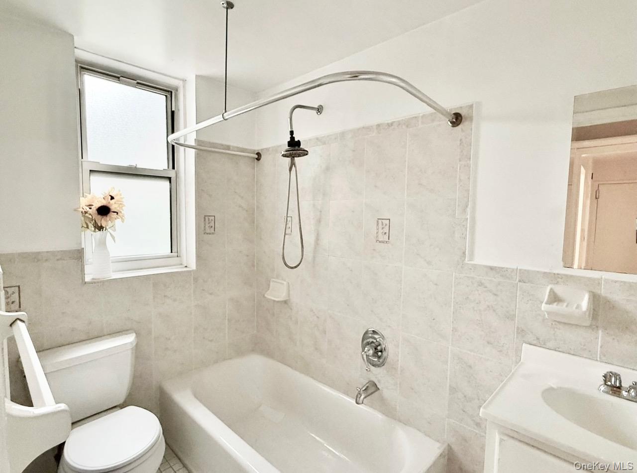 #6 photo, 141-42 78th Avenue, クイーンズ区 Kew Garden Hills , NY 11367