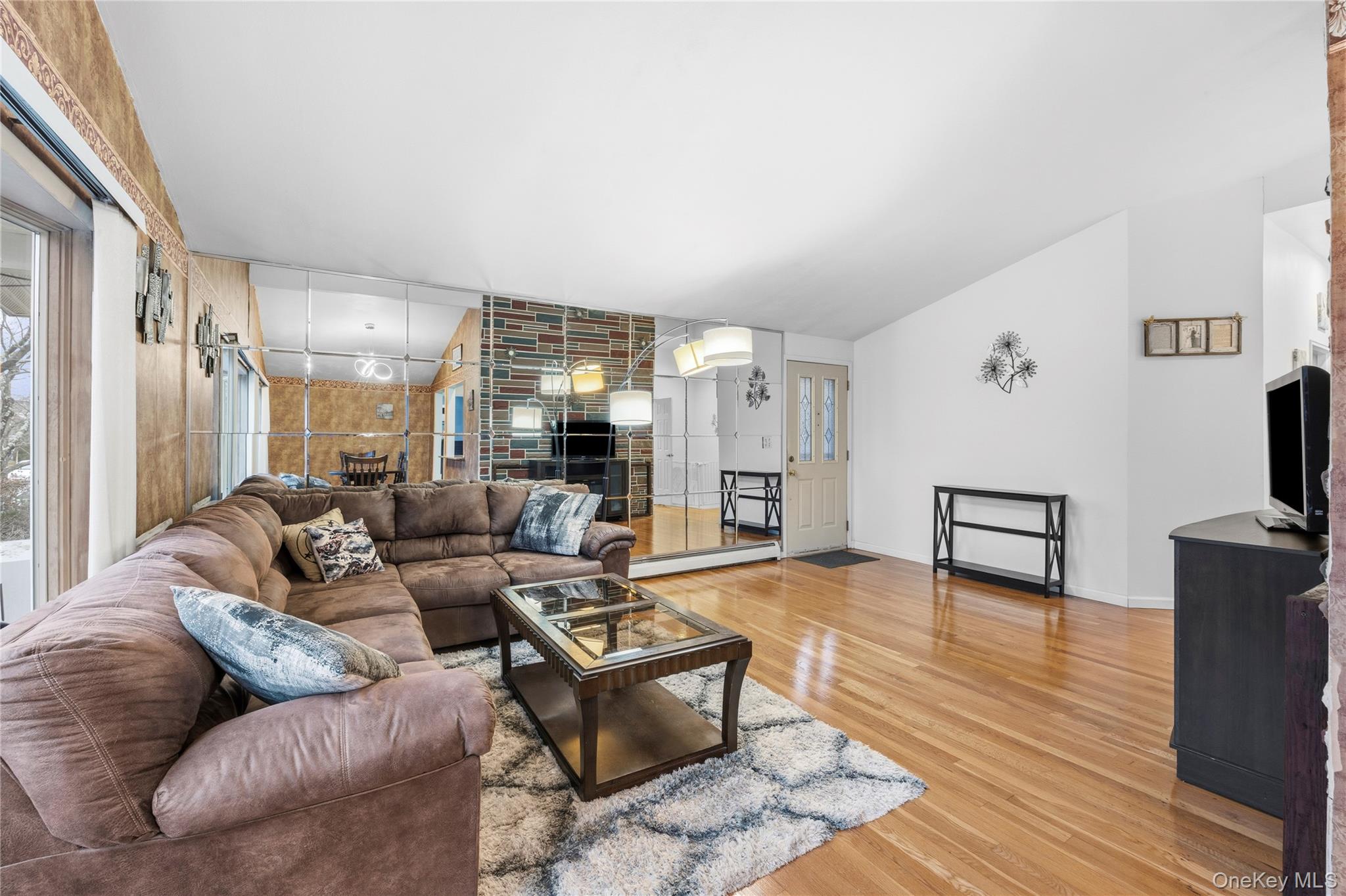 #11 photo, 2582 Centre Avenue, Bellmore , NY 11710