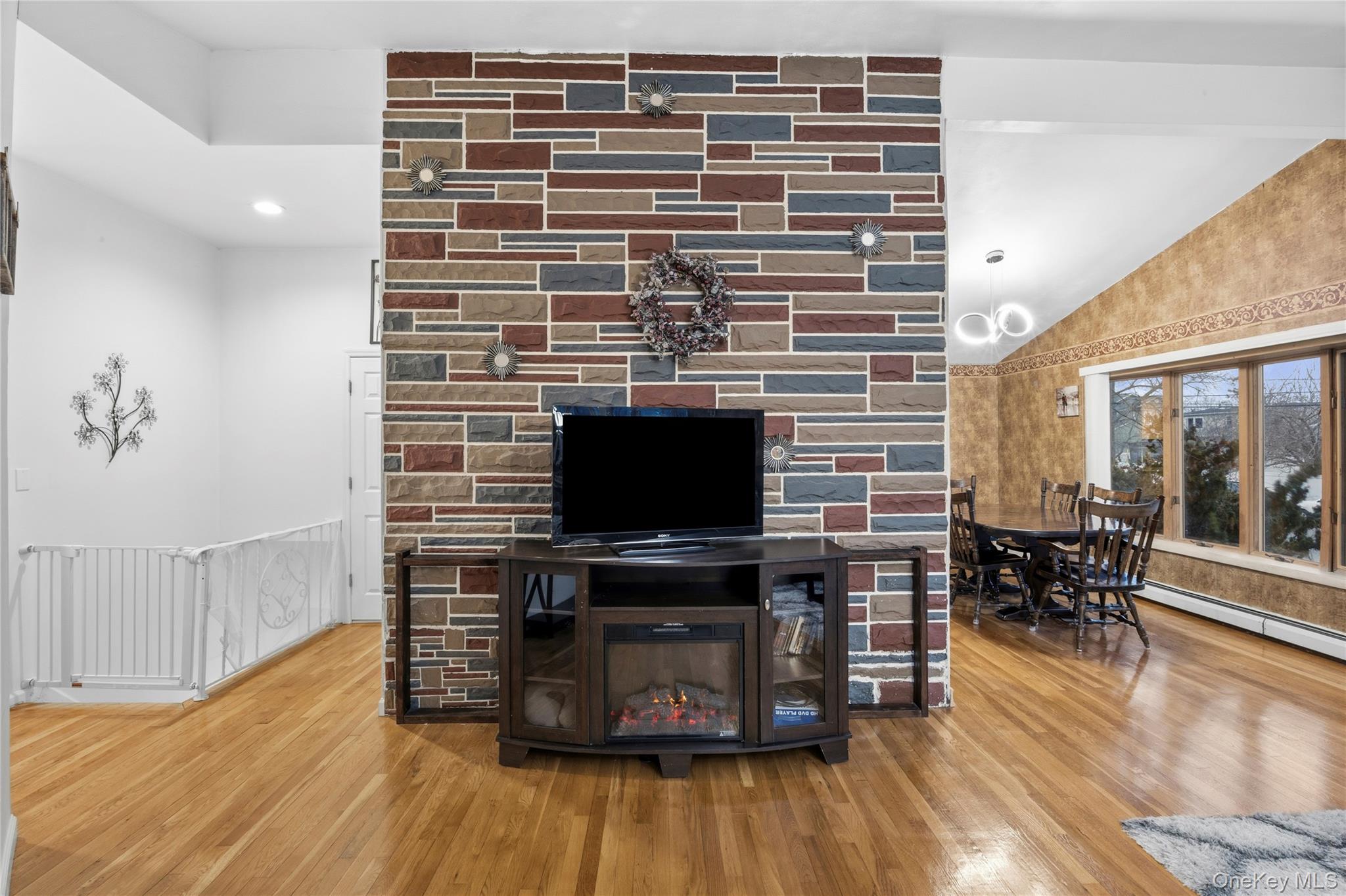 #8 photo, 2582 Centre Avenue, Bellmore , NY 11710