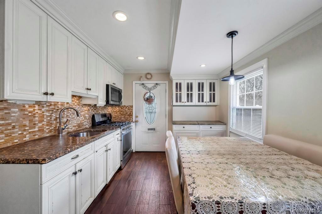 #20 photo, 41 Walton Street, Brentwood , NY 11717