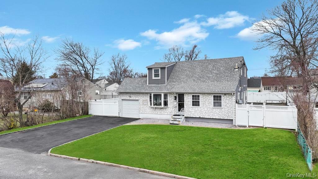 #3 photo, 41 Walton Street, Brentwood , NY 11717