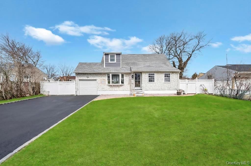 #4 photo, 41 Walton Street, Brentwood , NY 11717