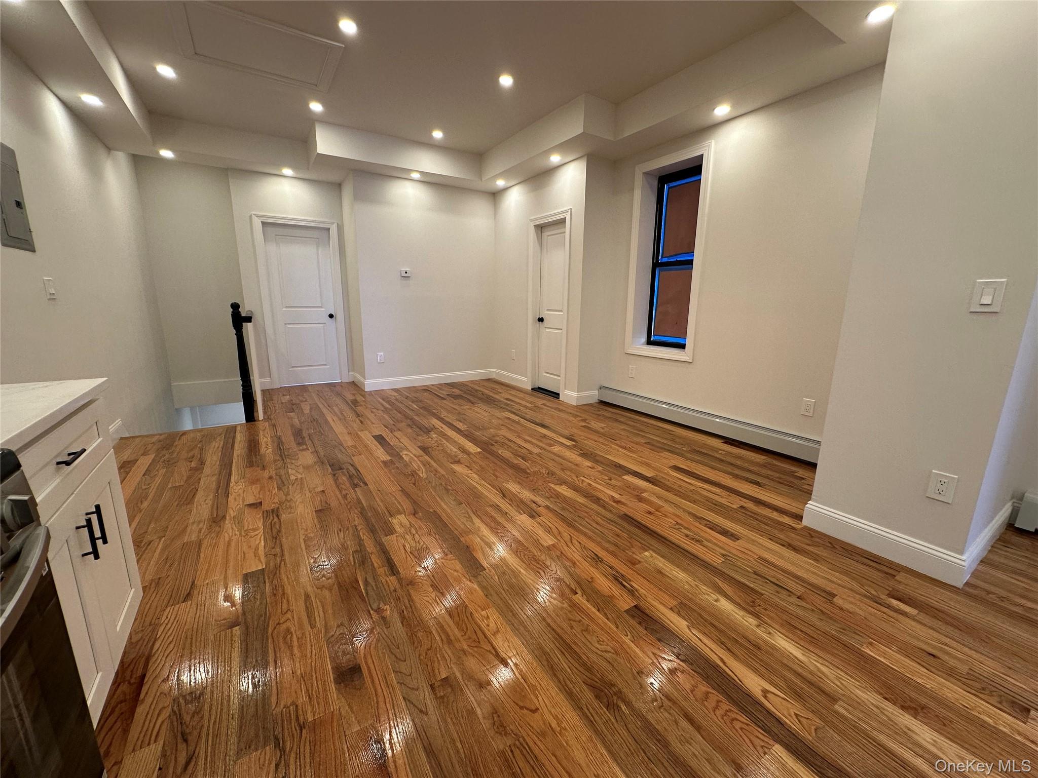 #12 photo, 97-15 75th Street, クイーンズ区 Ozone Park , NY 11416