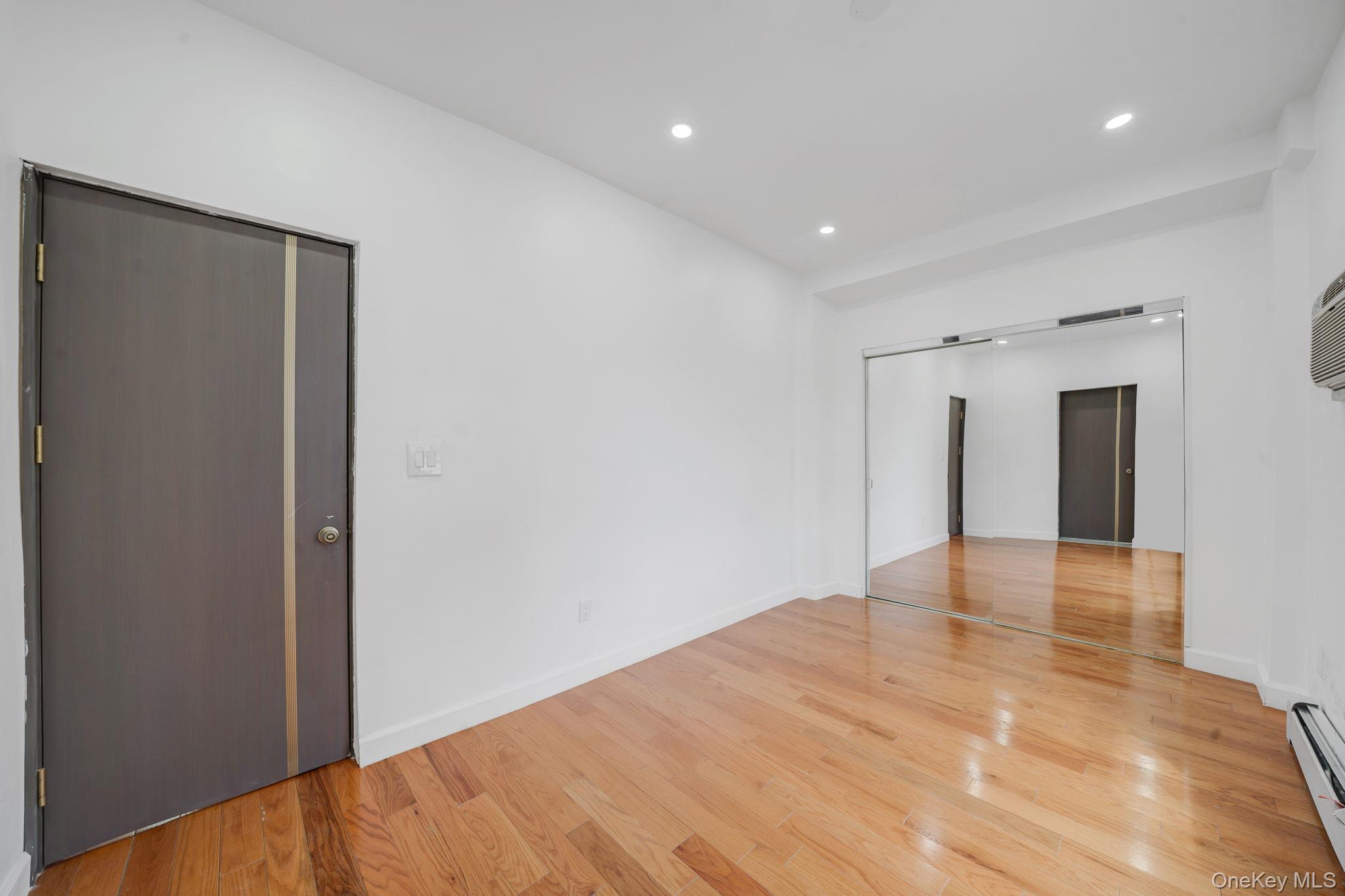 #12 photo, 8703 168th Place, クイーンズ区 Jamaica , NY 11432