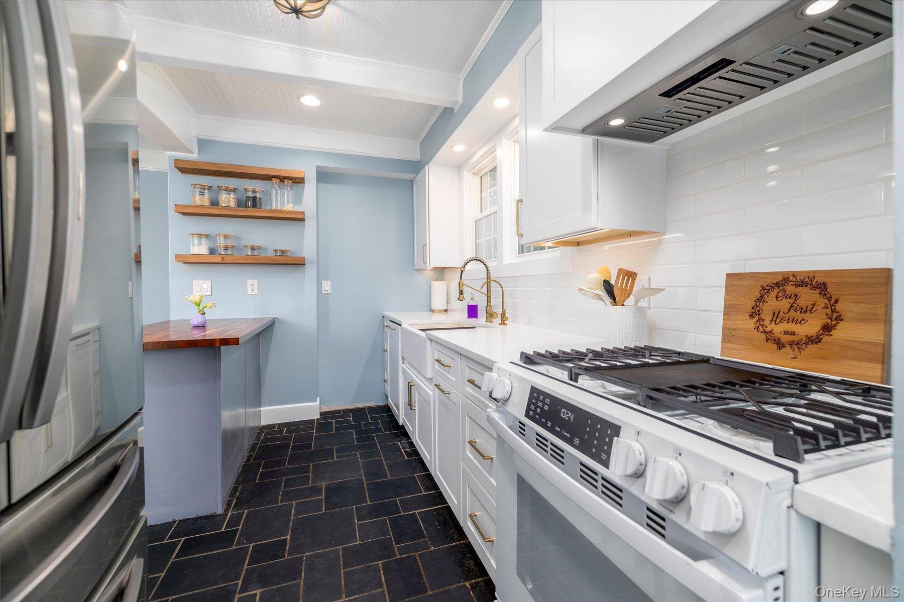 #19 photo, 1885 Washington Avenue, Seaford , NY 11783