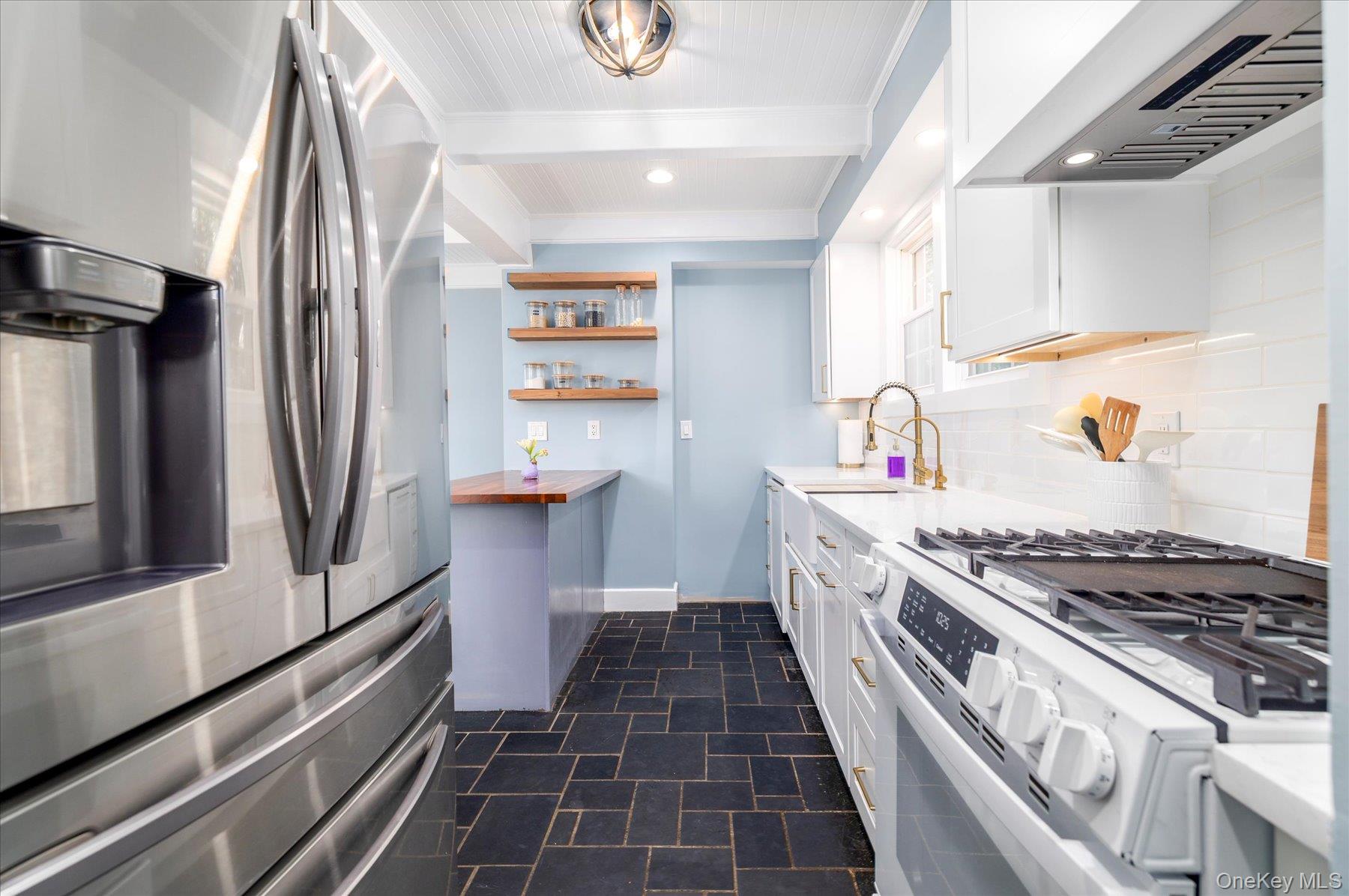 #20 photo, 1885 Washington Avenue, Seaford , NY 11783