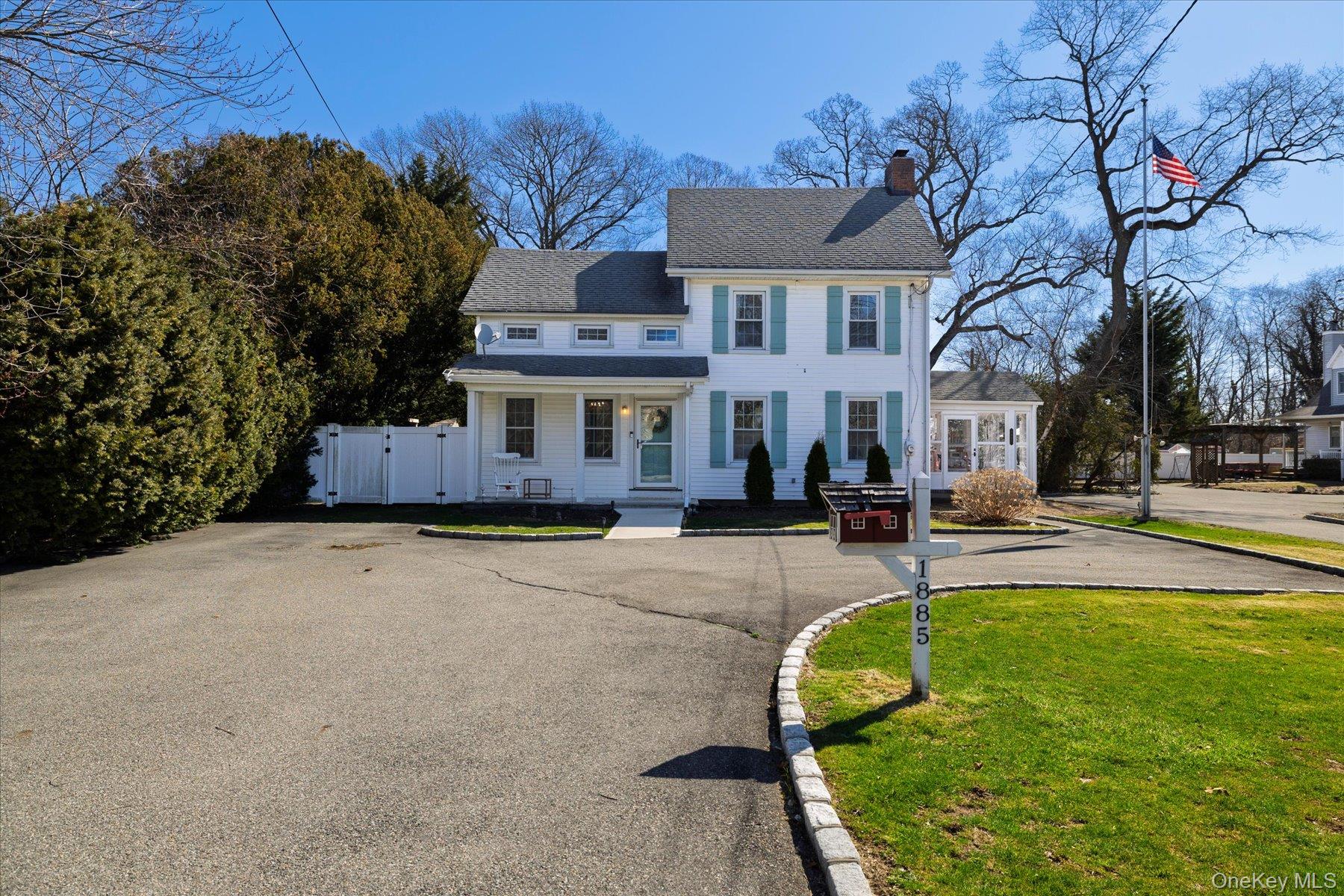 #4 photo, 1885 Washington Avenue, Seaford , NY 11783