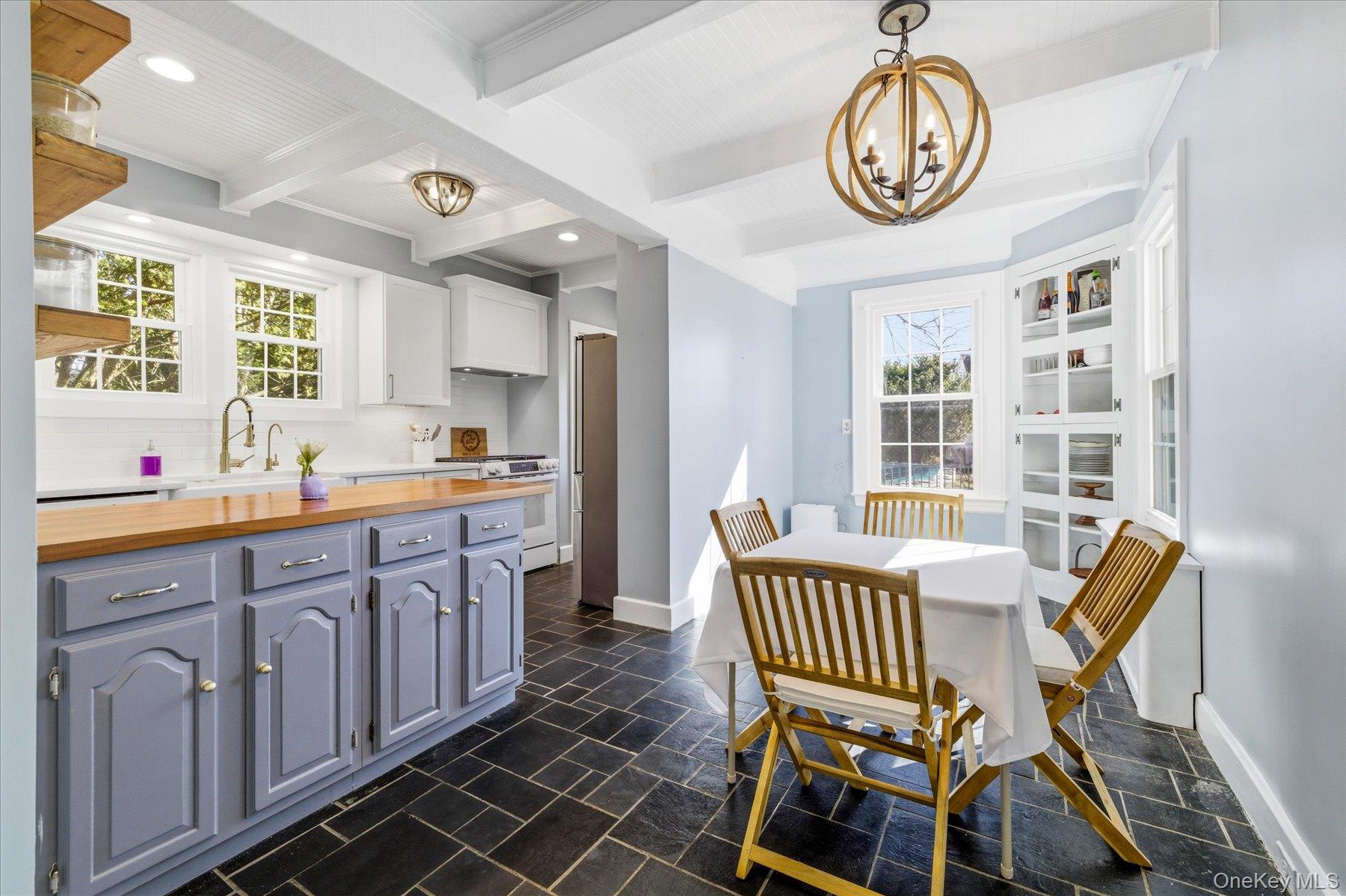 #7 photo, 1885 Washington Avenue, Seaford , NY 11783