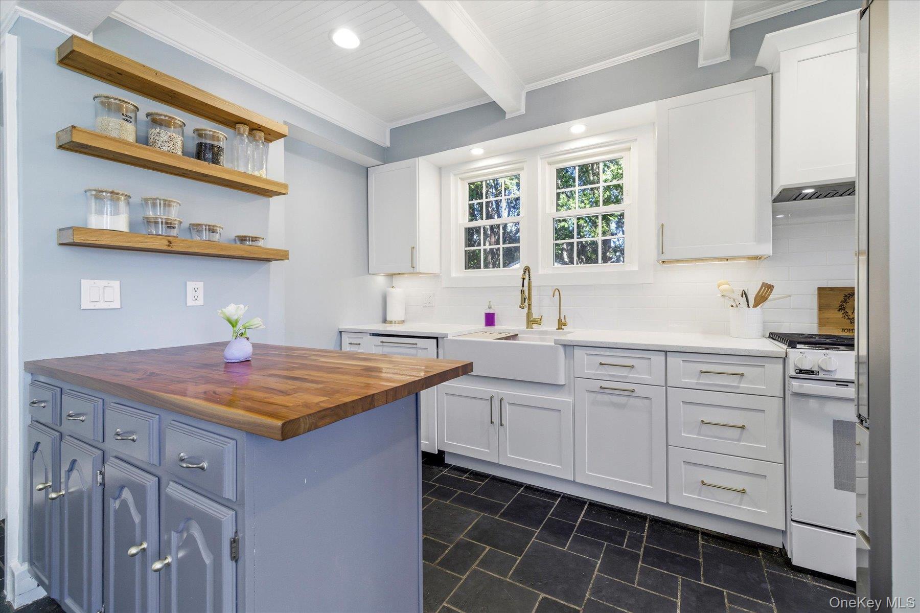 #9 photo, 1885 Washington Avenue, Seaford , NY 11783