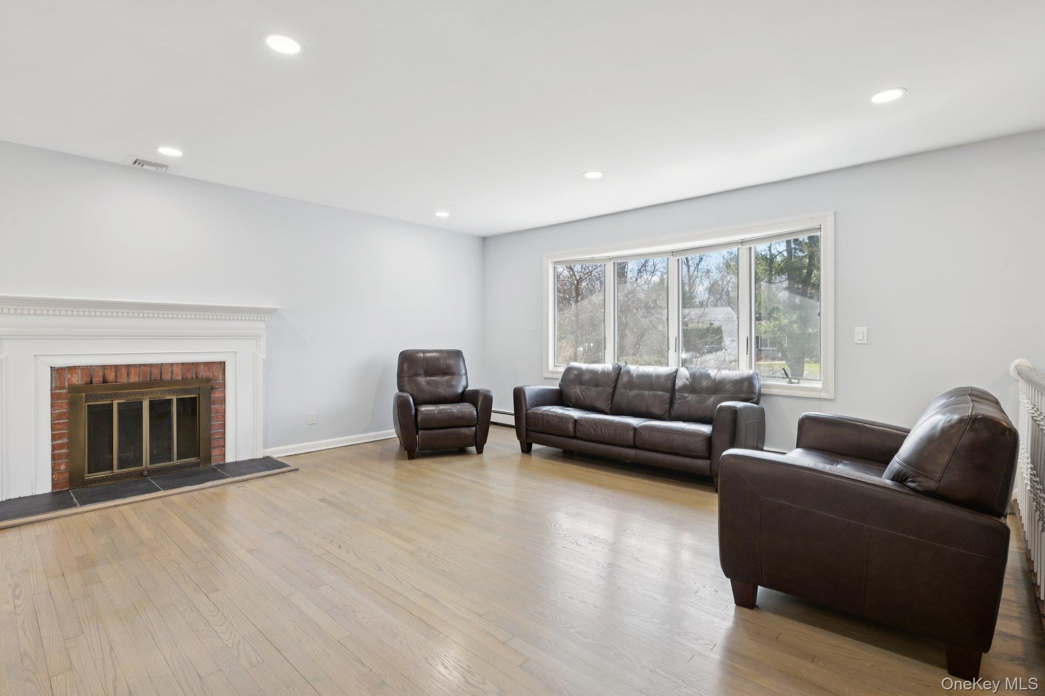 #8 photo, 159 Chestnut Circle, Northport , NY 11768