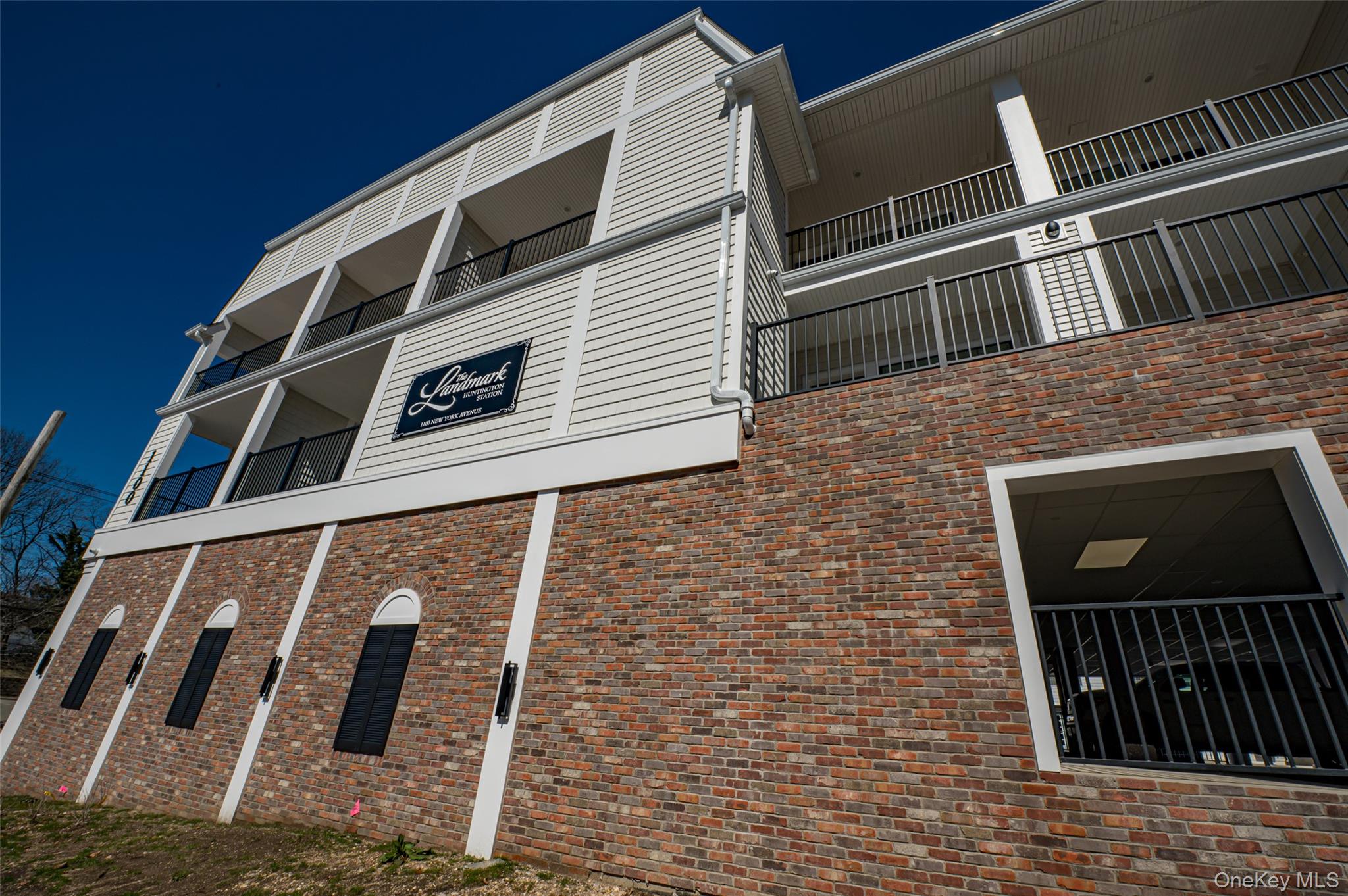 #3 photo, 1100 New York Avenue, サフォーク郡 Huntington Station , NY 11746